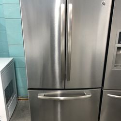 33” Wide Stainless French Door Refrigerator With Ice Maker 