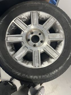 Tire Yokohama YK740 GTX 235/60 R17 with 2006 Lincoln Town Car wheel