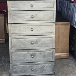 DRESSER