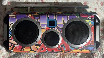 Bumpboxx Flare6 bluetooth boombox NYC graffiti design (NO CHARGER)