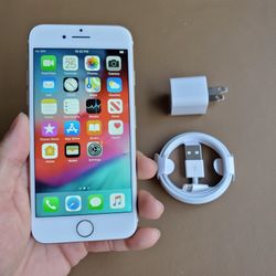 iPhone 7 - UNLOCKED - Like New 