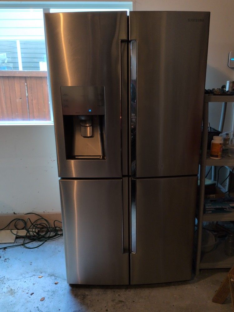 Samsung 22 cu. ft. Food Showcase Counter Depth 4-door Flex Refrigerator