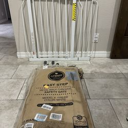 Adjustable Pet Gate / Safety Gate - Fits Openings 29” - 38.5”