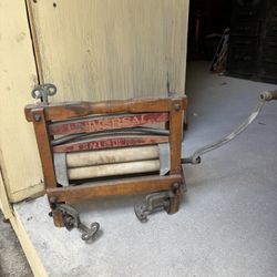 Antique Washing Machine Ringer 