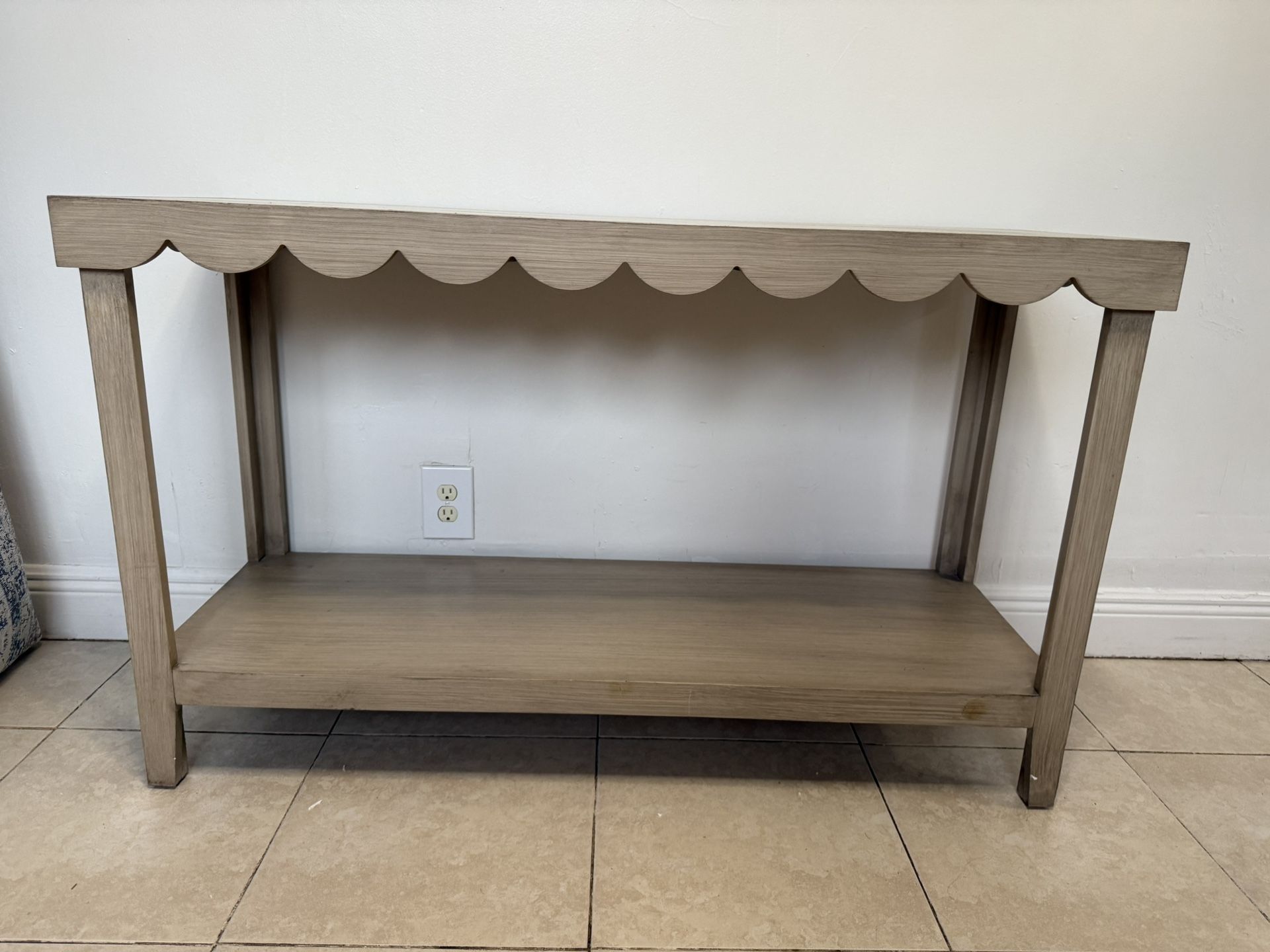 Entry Console/Table