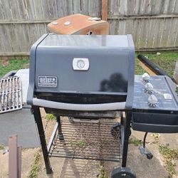 WEBER PROPANE GRILL 