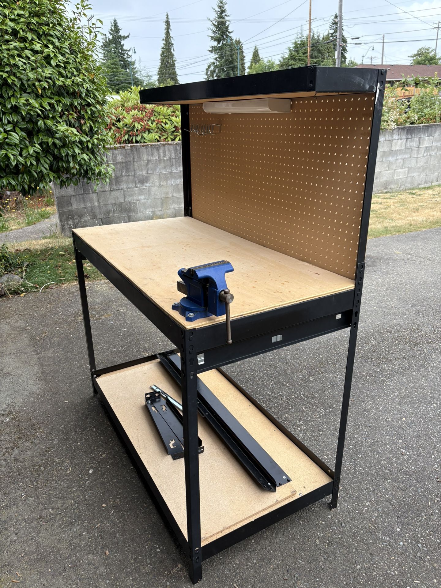 Work Bench With Vice Grip