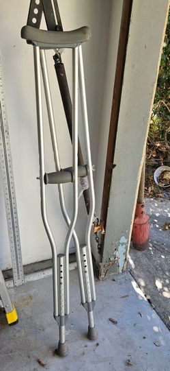 Crutches adjustable