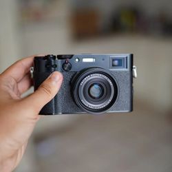 Fujifilm X100V - BLACK - Mint condition 