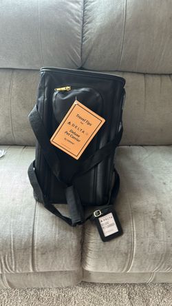 Delta Deluxe Pet Carrier by Sherpa
