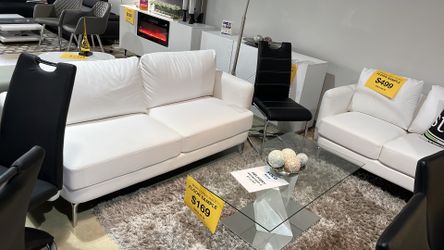 Set sofa and loveseat floor sample $499