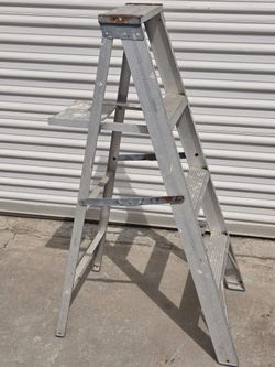 Small latter 4' foot