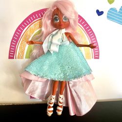 HAIRDORABLES 11 INCH DOLL WILLOW - Cotton Candy Pink Hair ! With Cute Outfit 