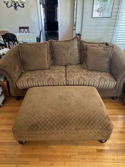 Vintage Traditional Style Sofa