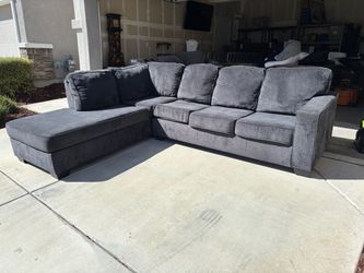 Gray Fabric Sectional Sofa with Chaise/ couch