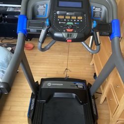 Horizon 7.0 Treadmill  Like New