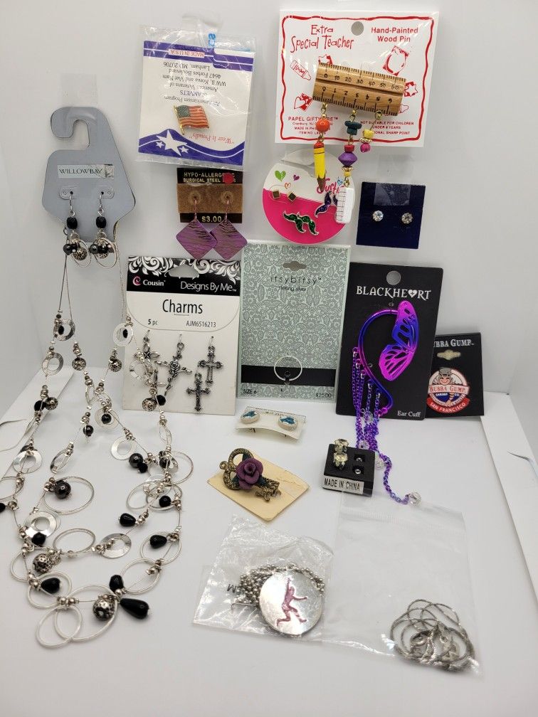 LOT OF VARIETY VINTAGE JEWELRY & ACCESORIES NEW!