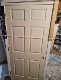 The 6-Panel Molded Interior door from JELD-WEN is perfectly suited to classic American architecture.