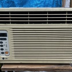 Window AC Unit 