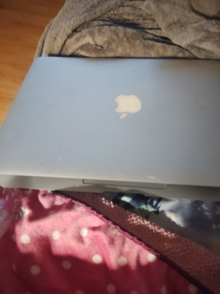 2001 MacBook Air. Unlocked