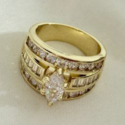 NWOT Gorgeous Gold Tone Pave/stackable Zircon Ring in Size 7 engagement/bridal 