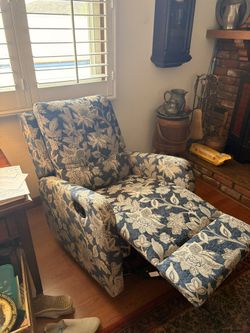 Swivel Rocker Recliner - Brand New