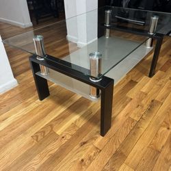 Modern Glass Coffee Table – Excellent Condition