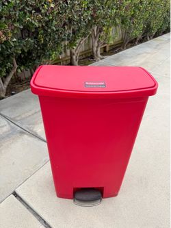 Rubbermaid Slim Jim Step-On Trash Can - 18 Gallon