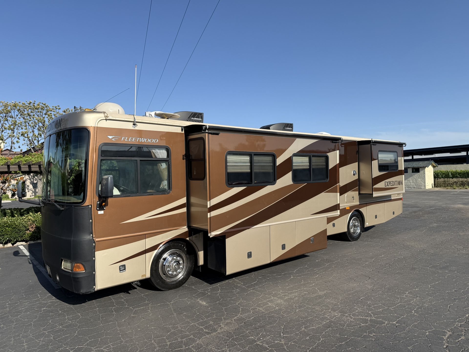 2005 Fleetwood Expedition 38N 3 Slides Cat 300HP Diesel Pusher Like New Must See