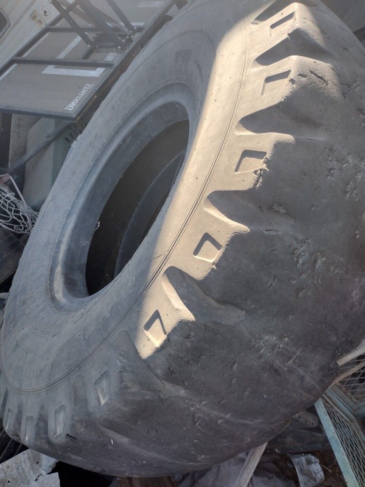 TRACTOR WHEEL