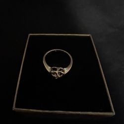 18 Karat Gold GE Heart Shaped Ring With Small Diamond Center Size 6.5.