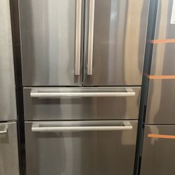 New Bosh 800 Series French Door Refrigerator  with 20.5 cu ft Capacity with Dual Freezer Drawers,Dual Evaporator in Stainless Steel.