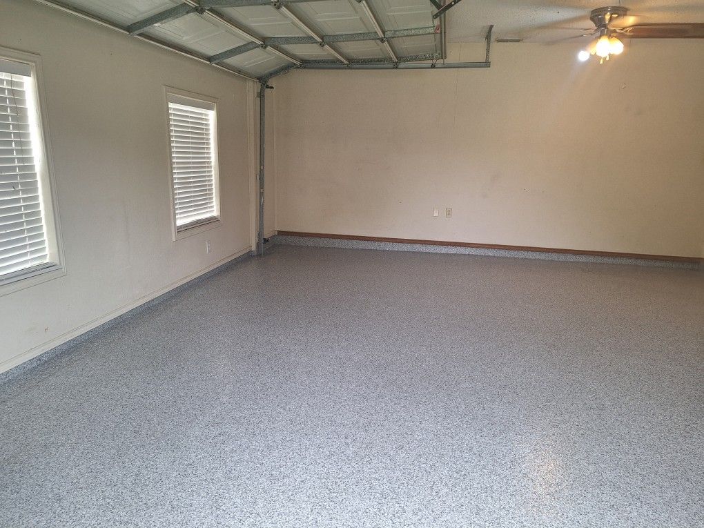 Epoxy garages flakes