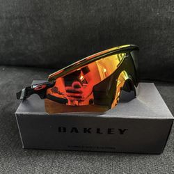 🏷️ON SALE ‼️ New Oakleys  Box, Pouch Cloth All Included