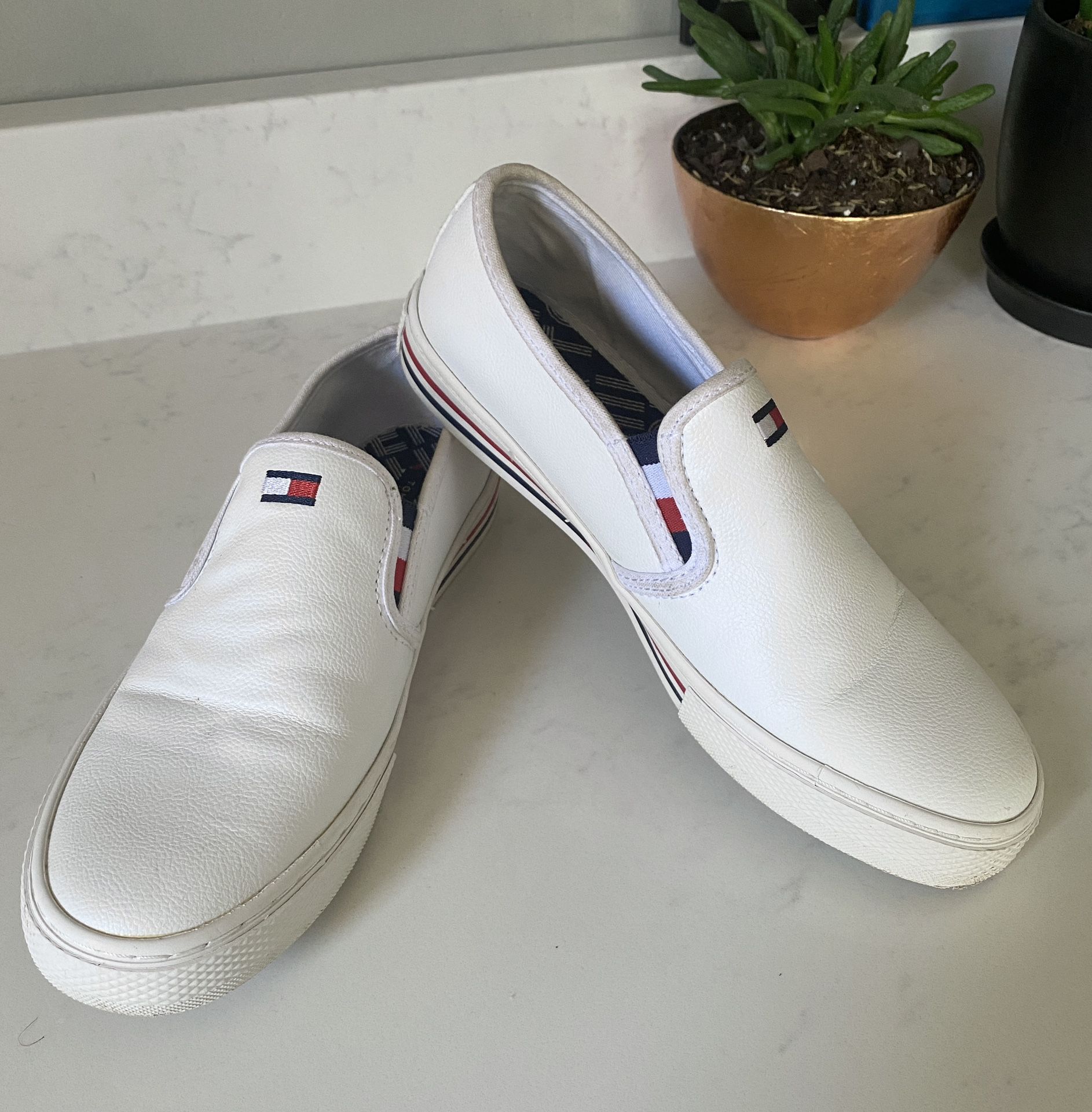 Vintage Tommy Hilfiger White Vegan Leather Slip-On Shoes Sneakers Women 7 Y2K TWLESSA-T for Sale in St. Louis, - OfferUp