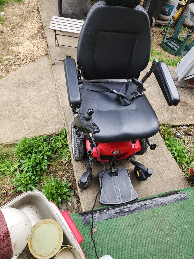 Long distance battery mobile chair