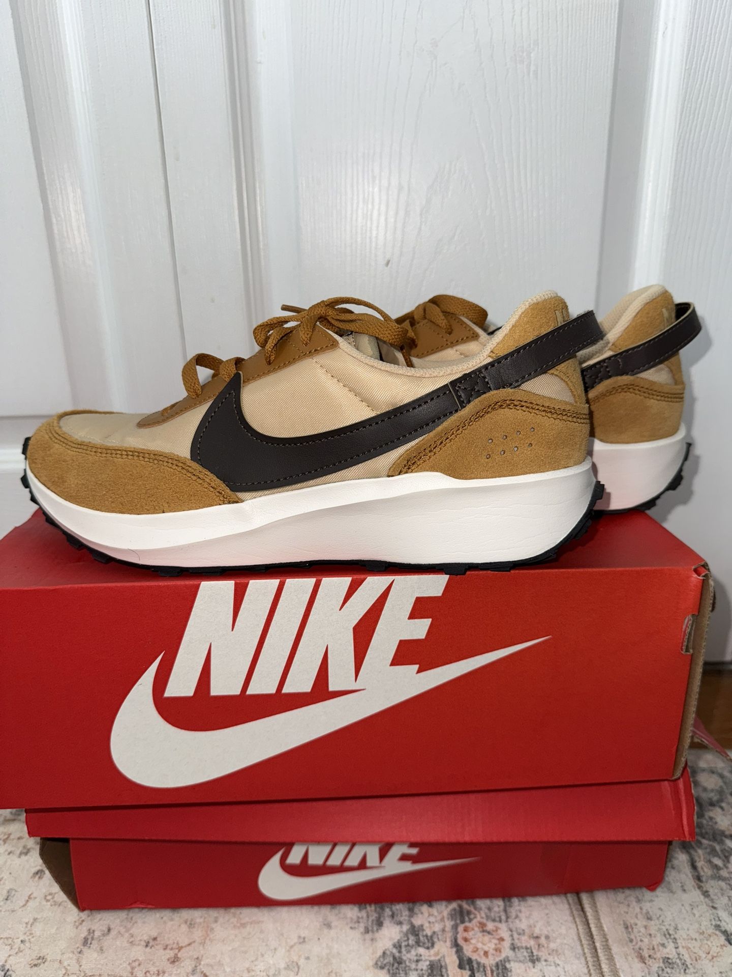 NIKE WAFFLE DEBUT