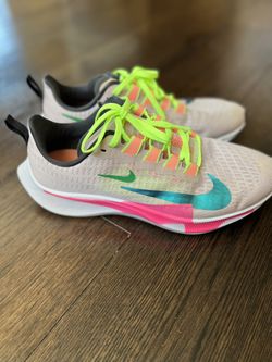 Women’s Nike LIKE New!!