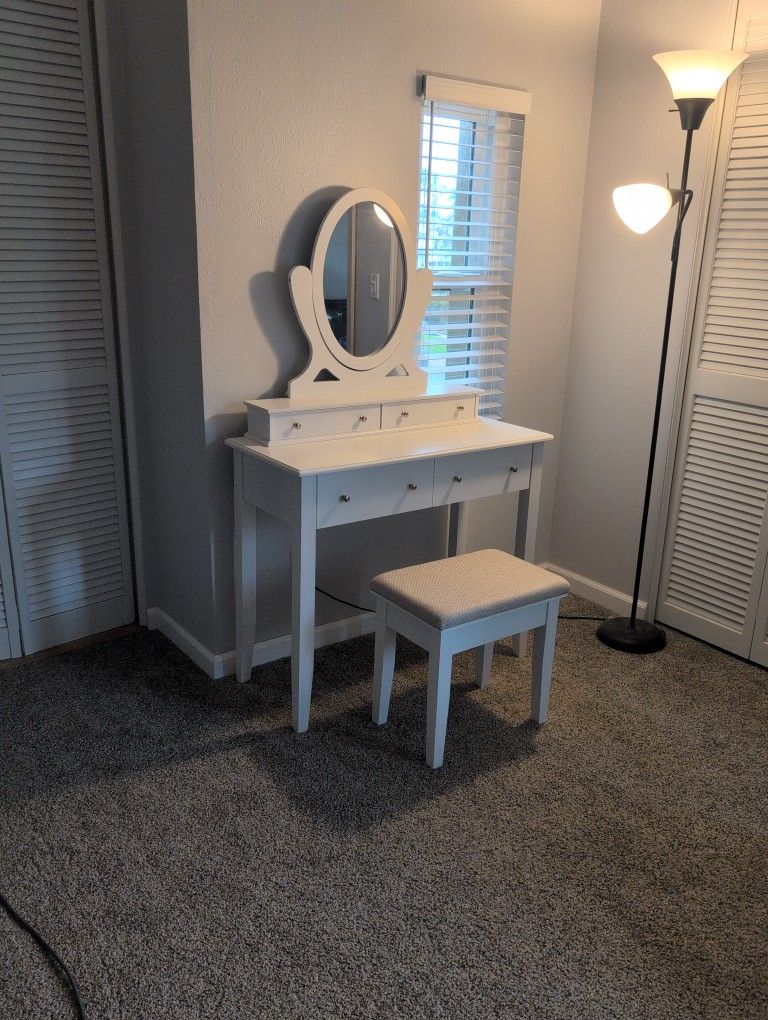 White Vanity Table With Mirror And Stool