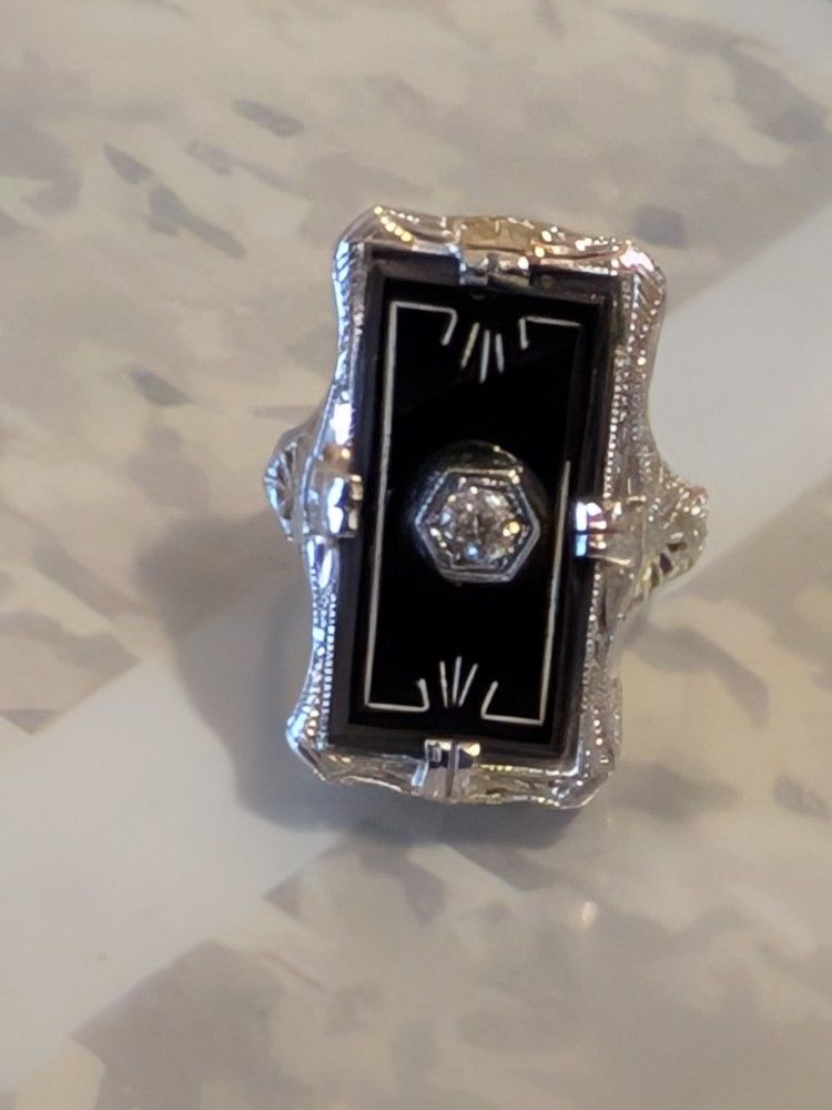 VINTAGE 18K WHITE GOLD AND EMERALD RING