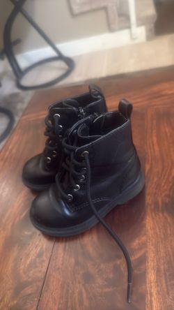 Baby shoes  size 7