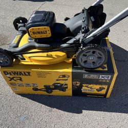 DEWALT 2x20V MAX 21 in. Cordless Battery Powered Push Lawn Mower