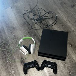 PS4, Turtle Beach Headset, 2 Controllers 