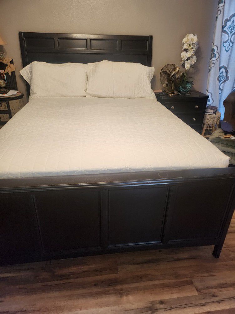 Queen Bedroom Set  $250