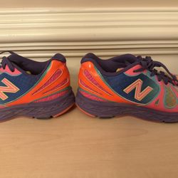 Women/girls Sneakers Size 7