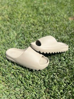Men’s Yeezy slides