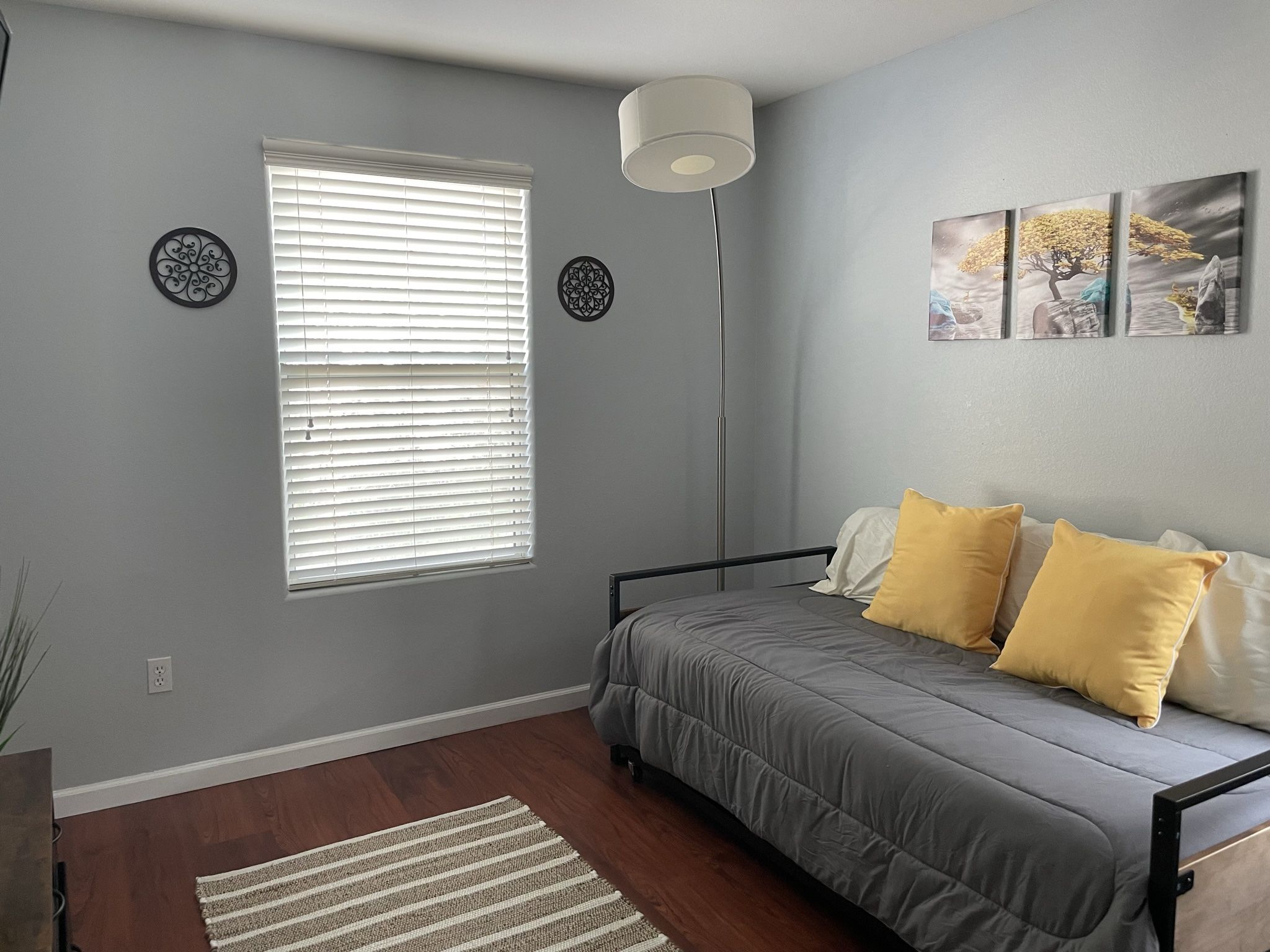 Bamboo And Metal Daybed W/Trundle for Sale in North Las Vegas, NV OfferUp