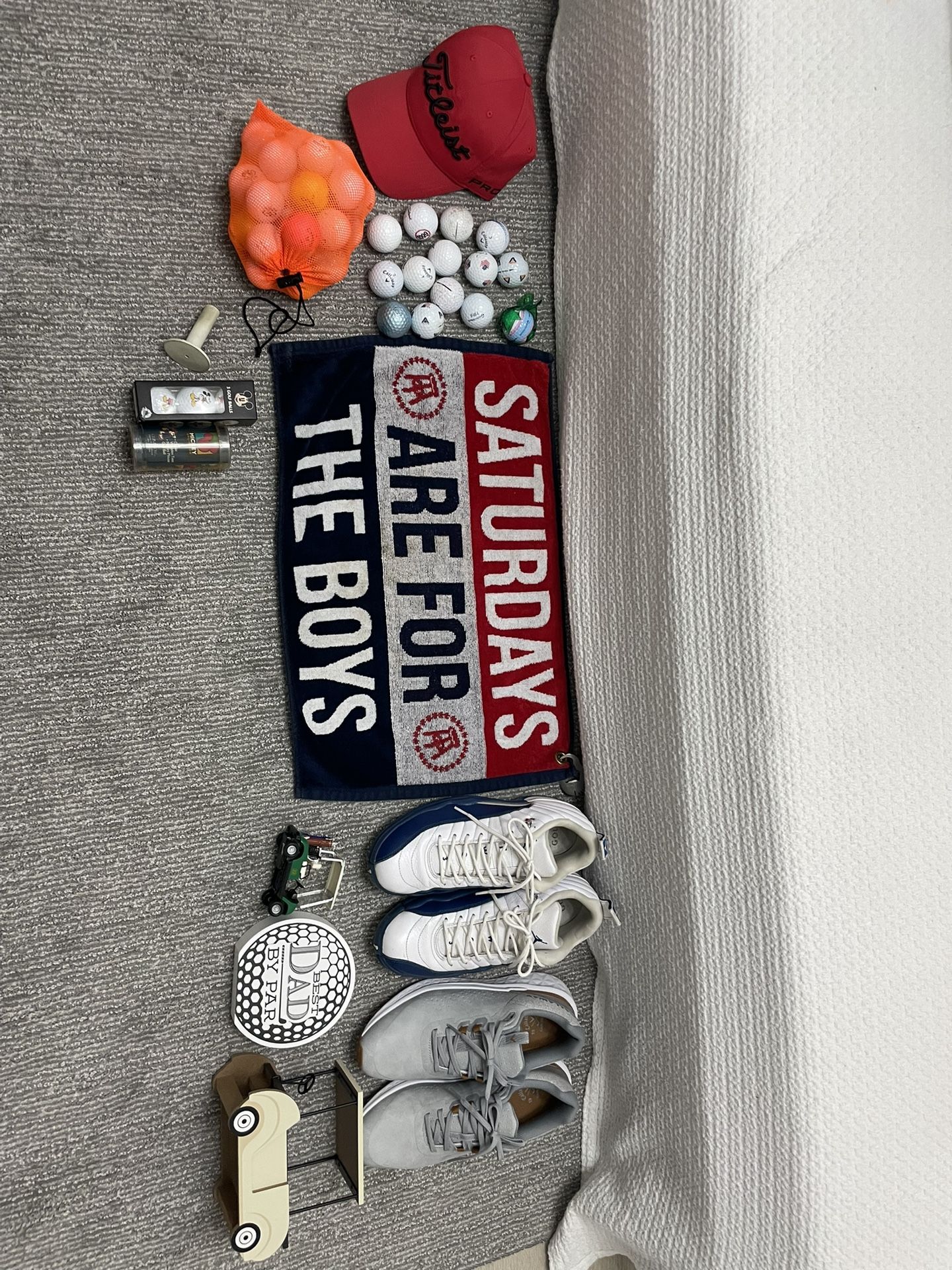 Golf Shoes An Balls Size 9 