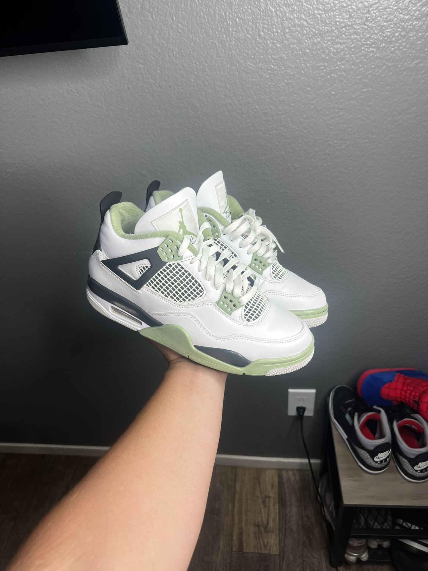 Jordan 4 Retro “Seafoam”