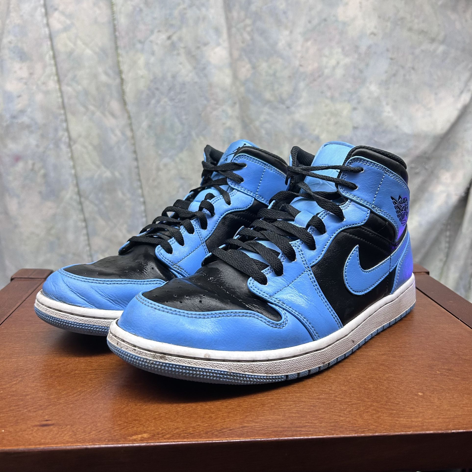 Size 11 - Jordan 1 mid university blue